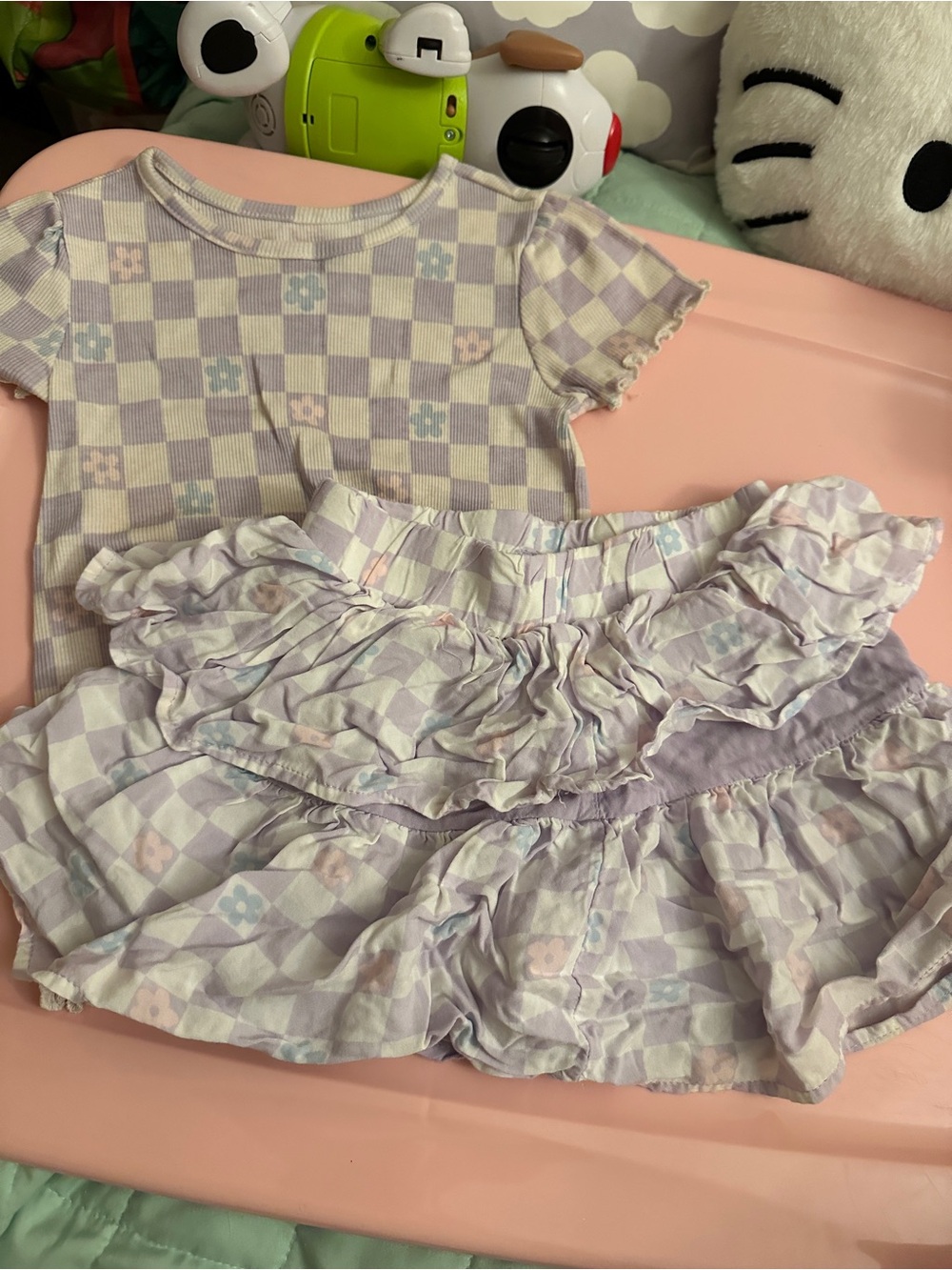 Garanimals baby girl set in size 4T. Purple and white checkered with small flo
